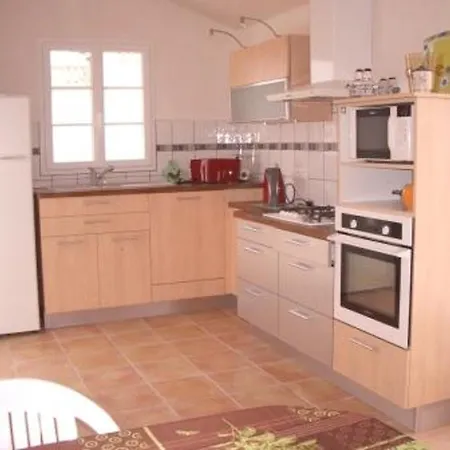 Maison Calme A 500m De La Plage, 6 Pers, - Fr-1-823-73 Holiday home Barbatre